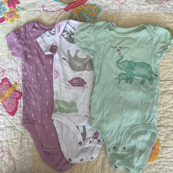 3 Pack Carter’s baby body suits 3-6M - Picture 1 of 2